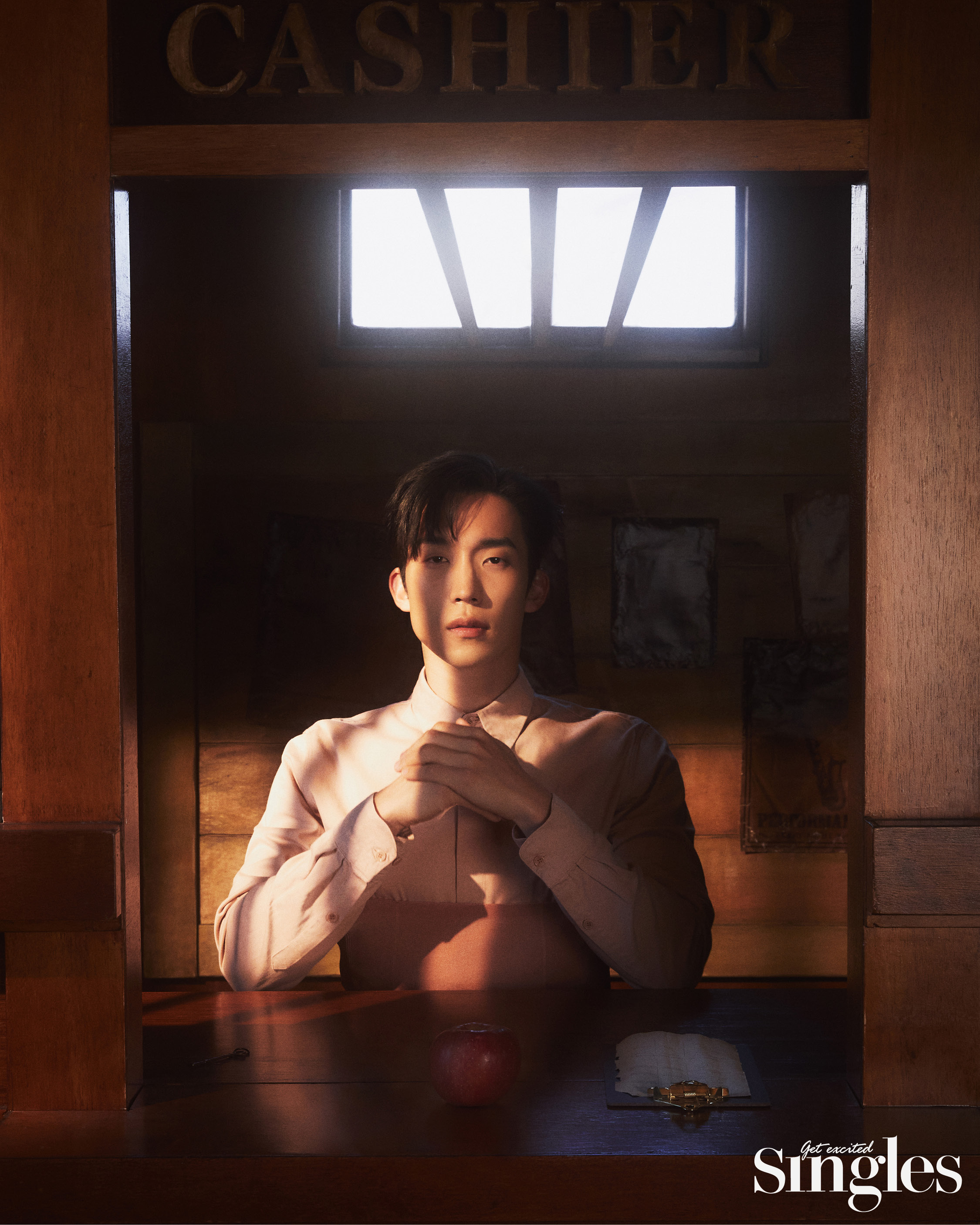 이상이가 드리스 반 노튼을 착용하고 촬영한 싱글즈 화보